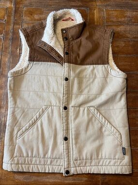 UNIONBAY Two-Tone Sherpa-Lined Vest in Beige and Brown